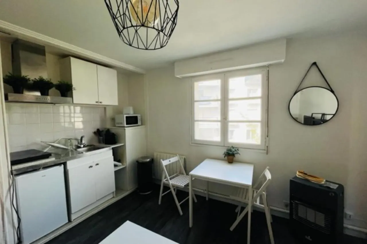 Appartement Cozy And Bright Studio Of 20 M In Vannes 0*,  France